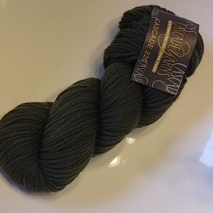 Cascade 220 Yarn Dark Green